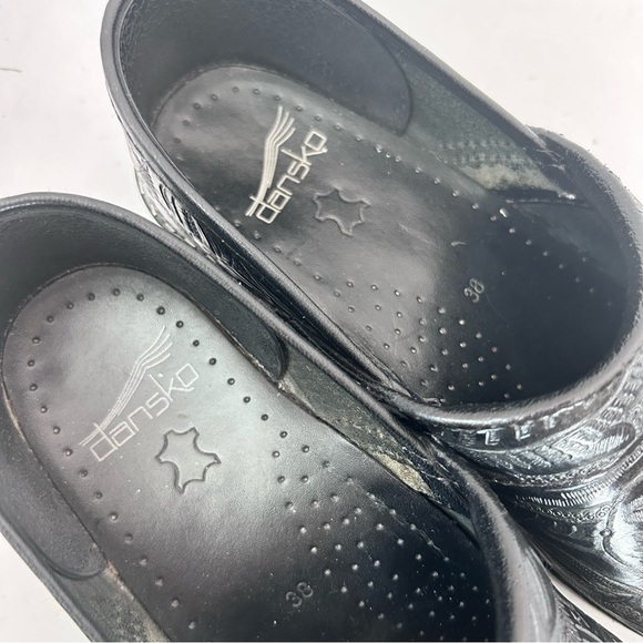 DANSKO Professional Black Floral Tooled Leather Embossed Womens Clogs 38 us 7.5 - Picture 9 of 12